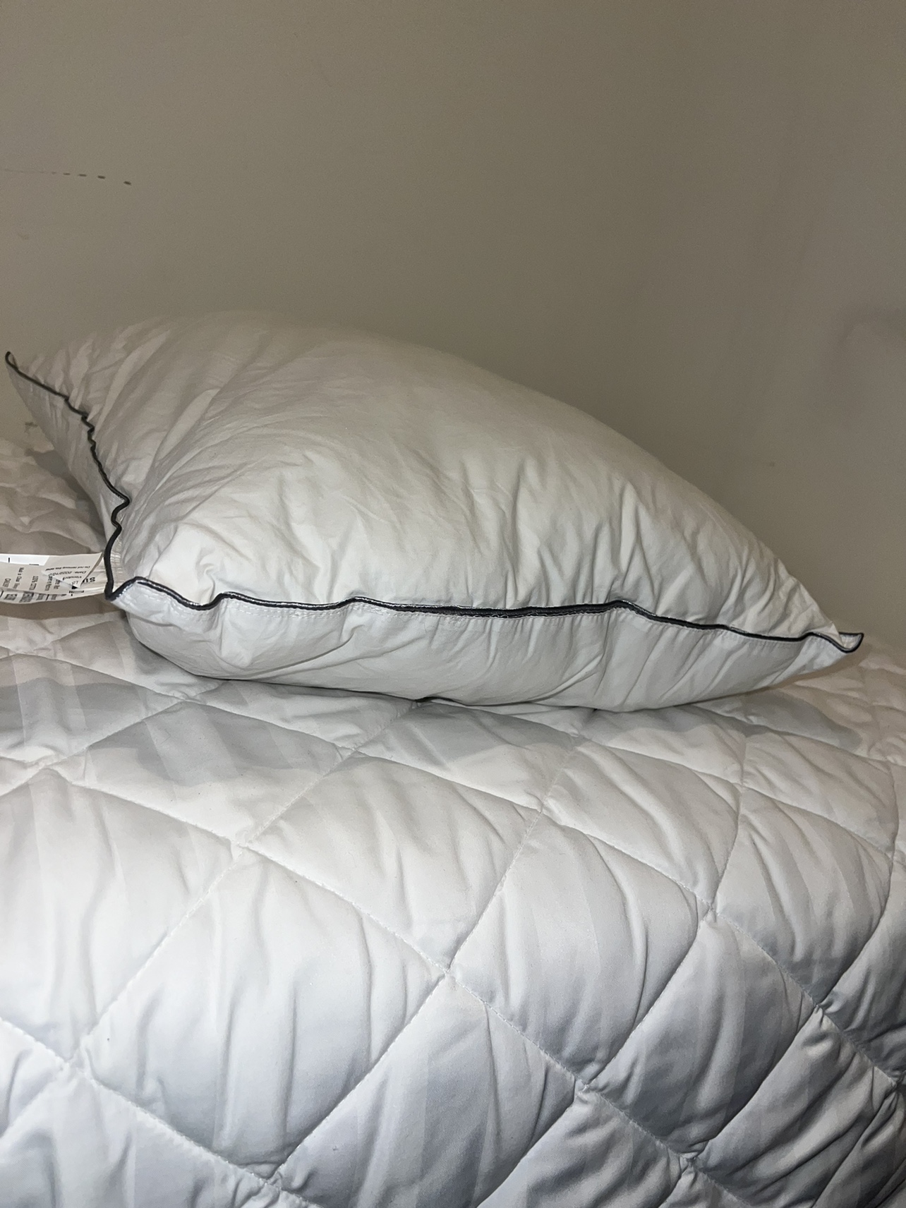 Polyester Pillow - machine washable - clean - photo 2