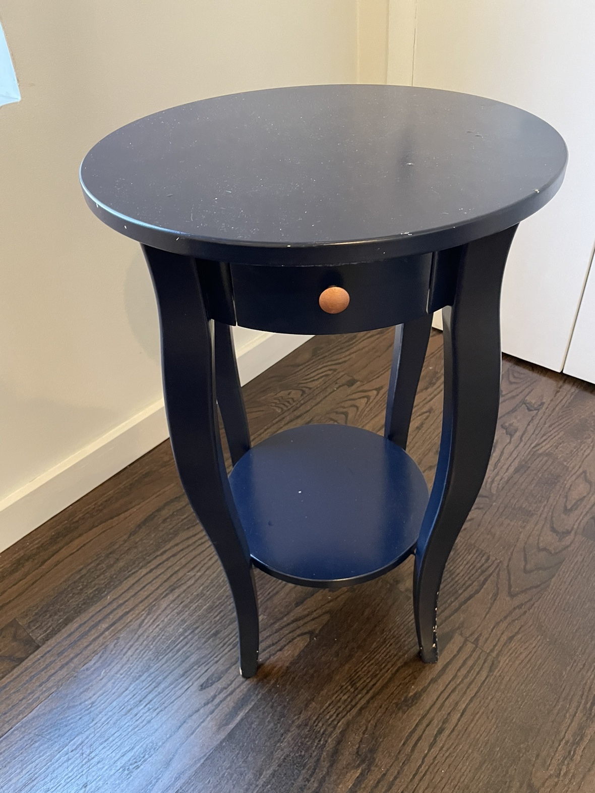Round end table - photo 2