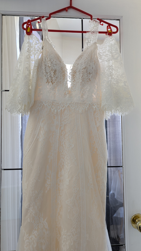 Wedding dress- Sample sale (brand new) only 1 left - photo 5