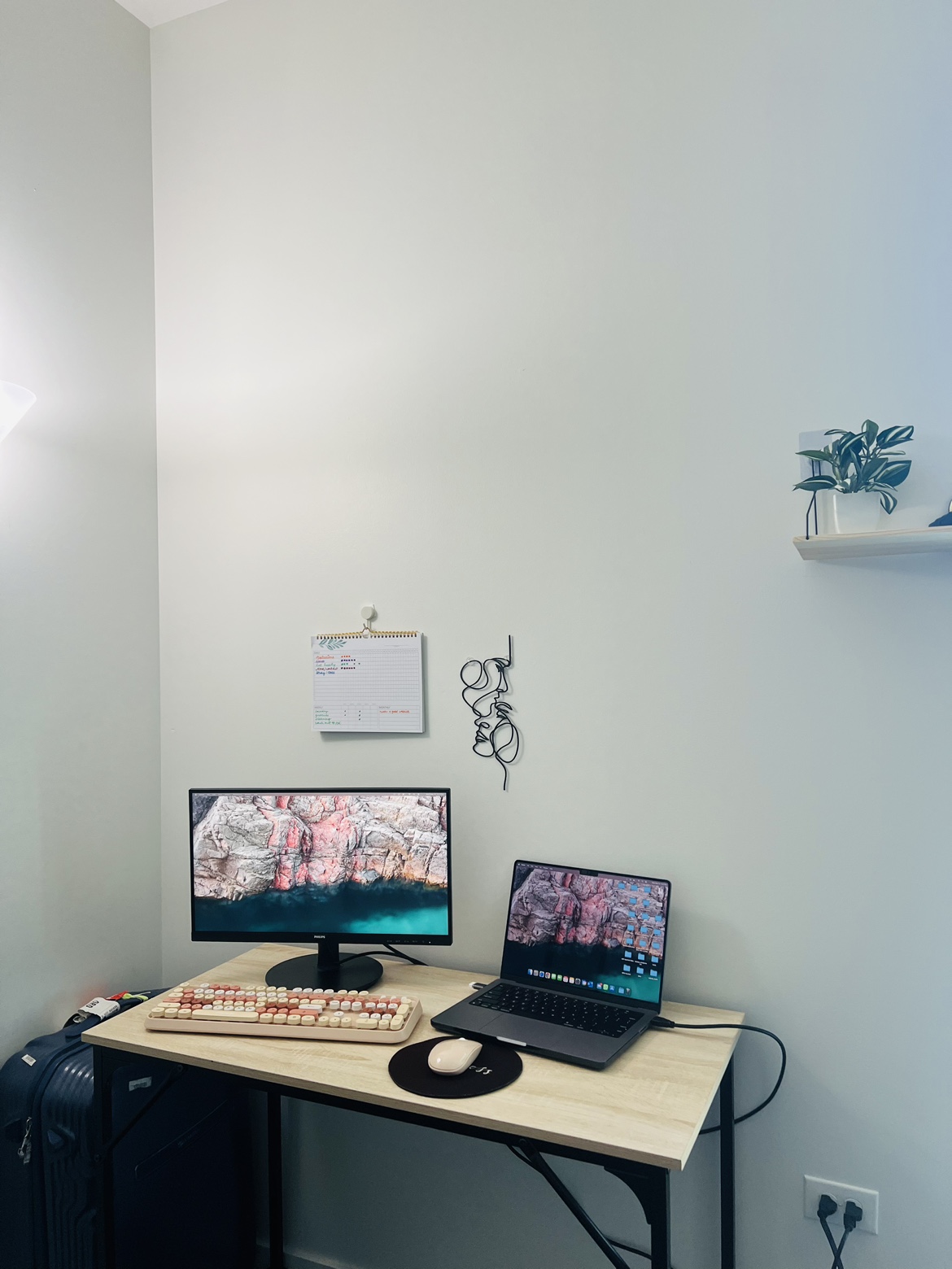 Computer desk/table - photo 2
