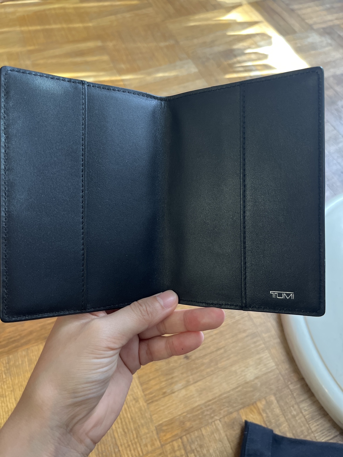 Tume PRISM Passport Holder image indicator(2)