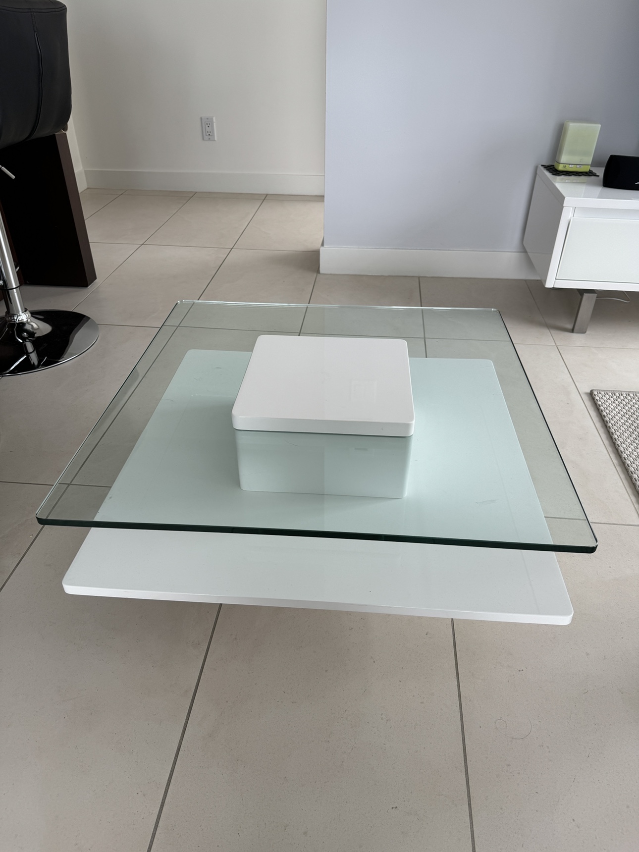 White Coffee Table - $40 (Downtown Vancouver) - photo 5
