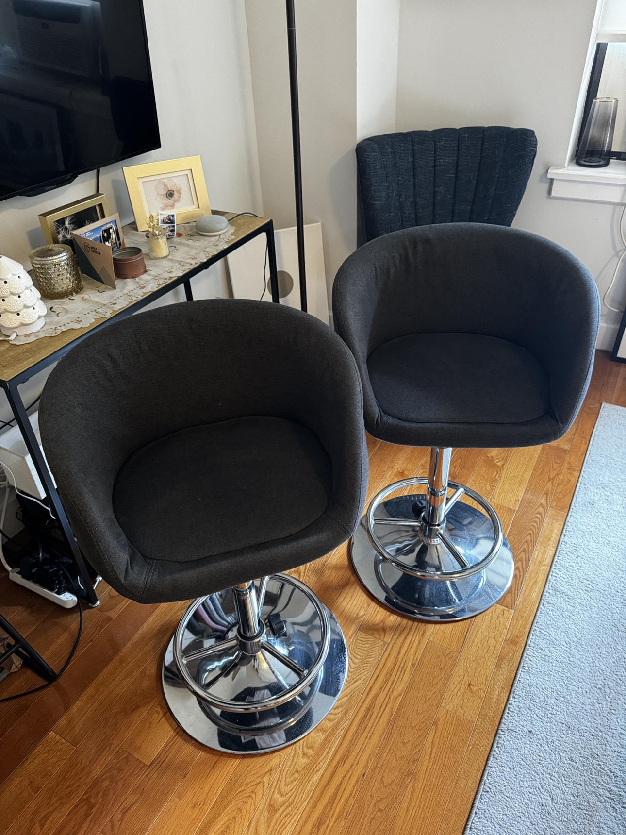 Grey bar stools - photo 2