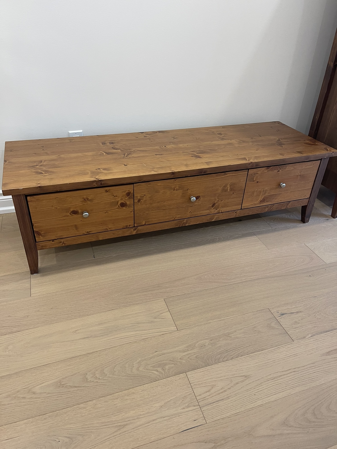 Tv table/entertainment unit
