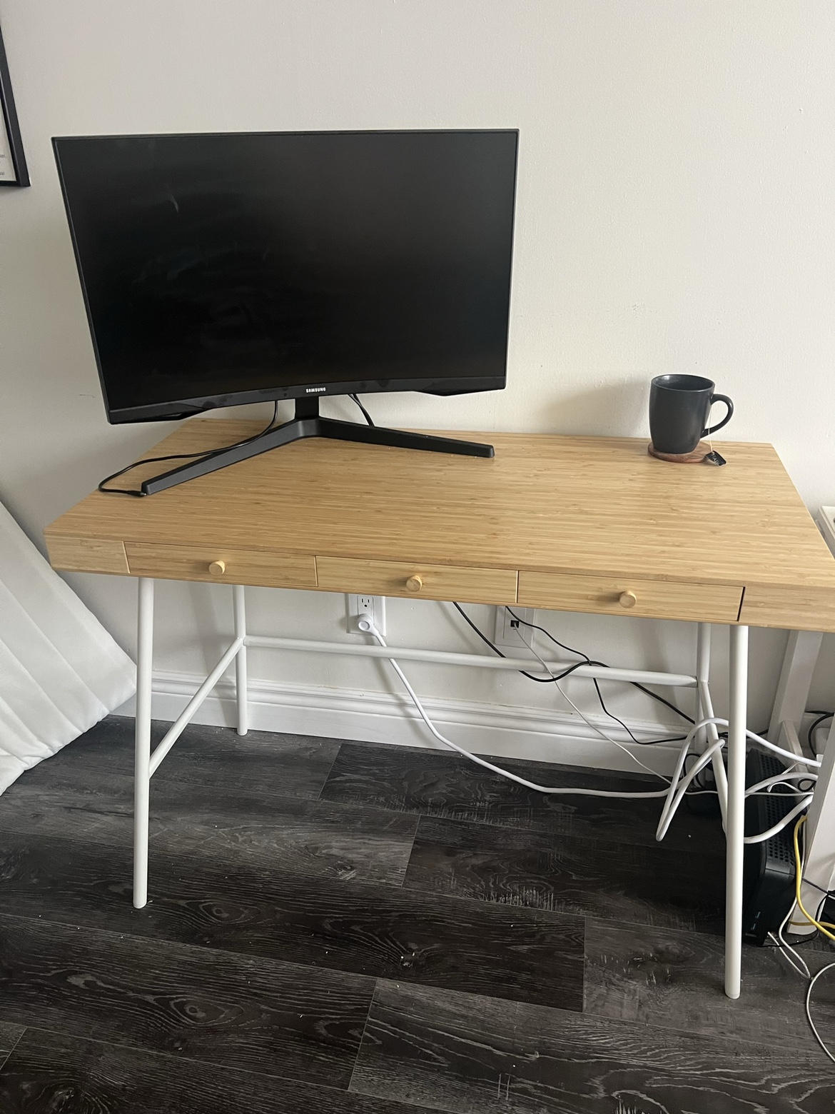 Desk and office chair (can negotiate separate) - photo 2