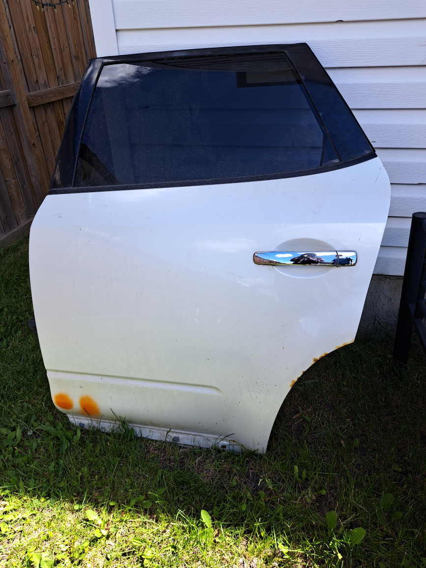 2004 nissan morano door.