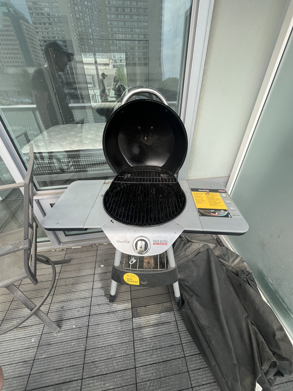 Charbroil Electric BBQ with coat - photo 2