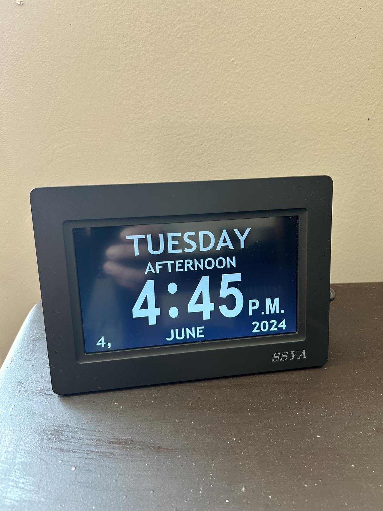 Digital clock (for seniors)