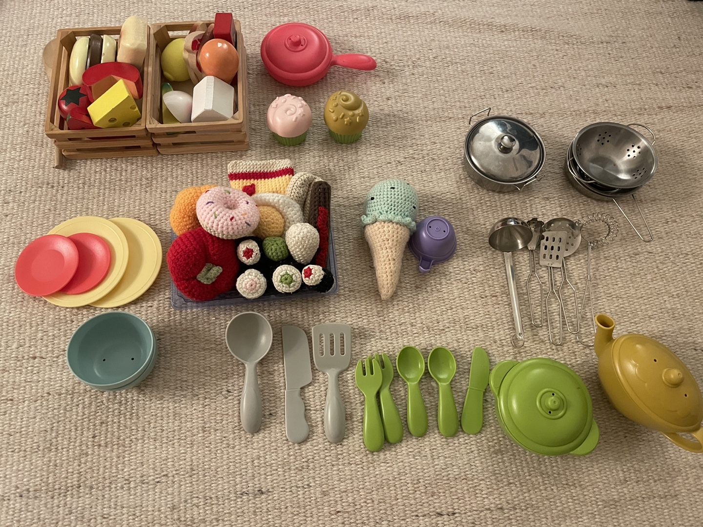 Kidkraft wooden kitchen + kitchen toys - photo 2