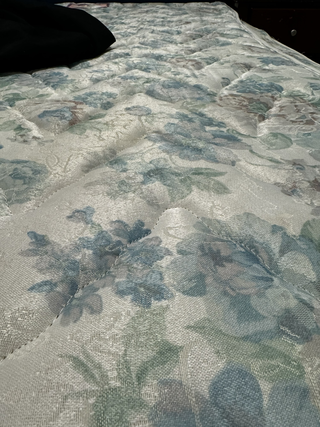 Queen size very comfy mattress - photo 4