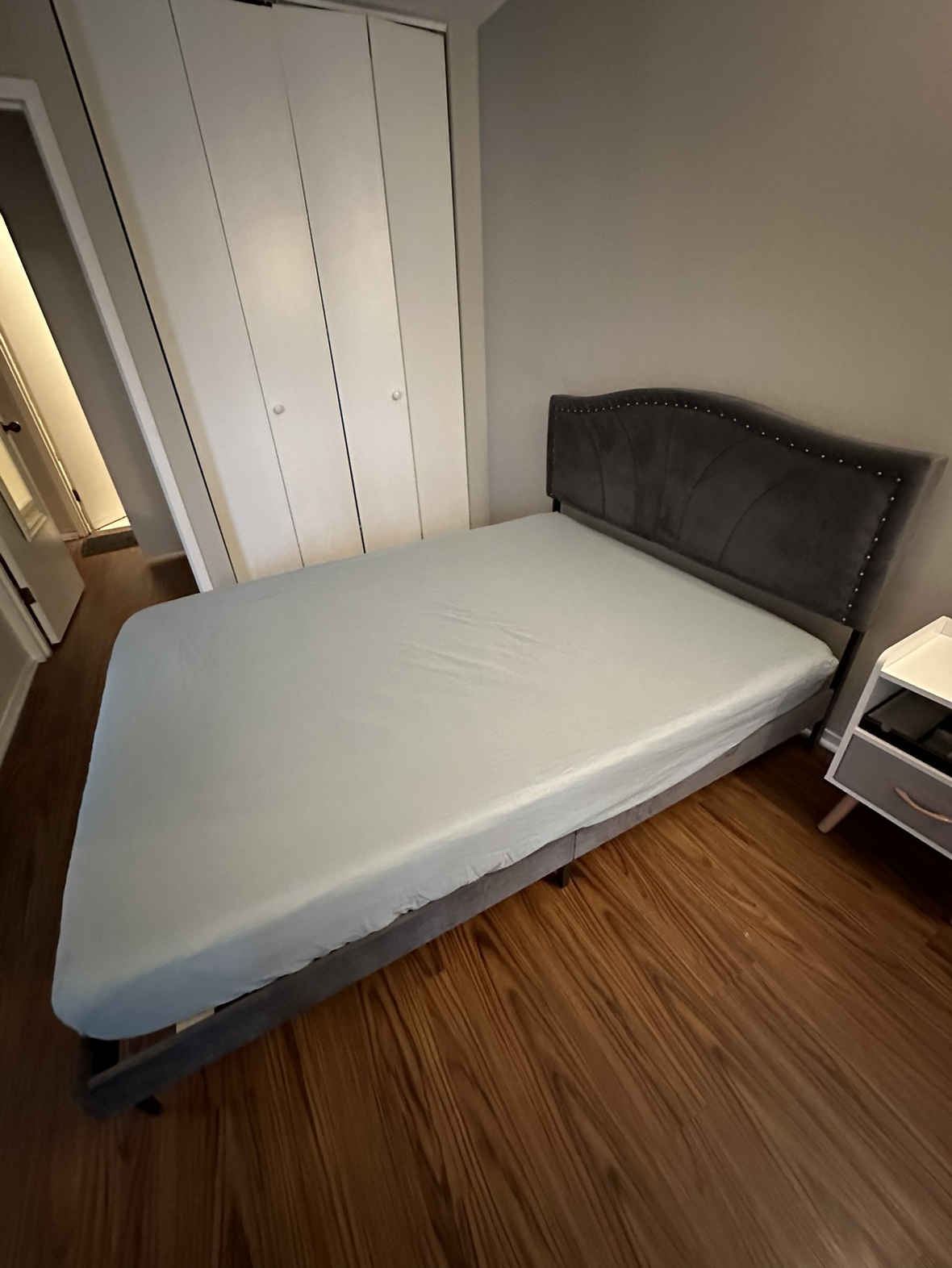 Queen Size Bed Frame image indicator(2)