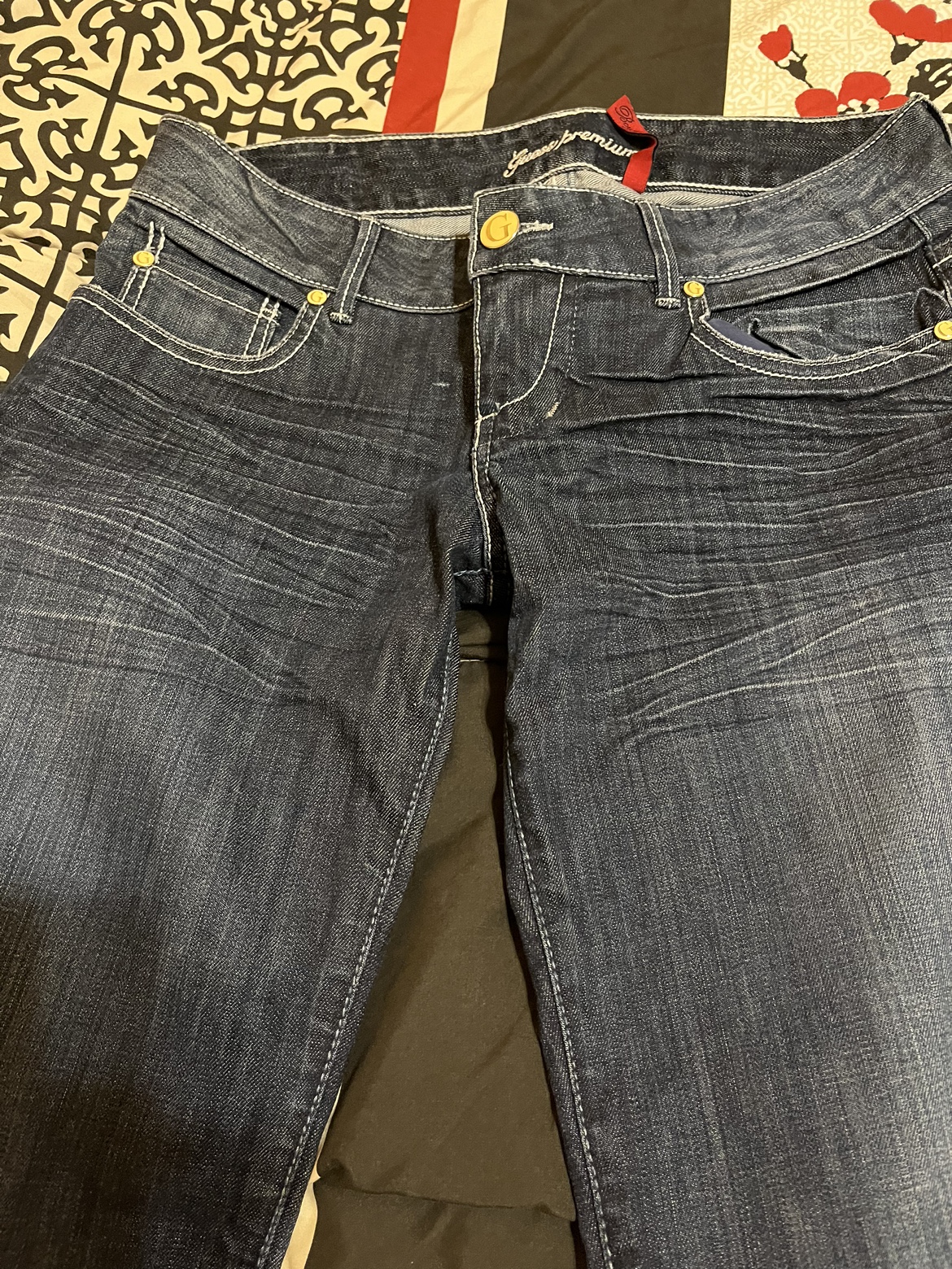 Guess Jean image indicator(2)