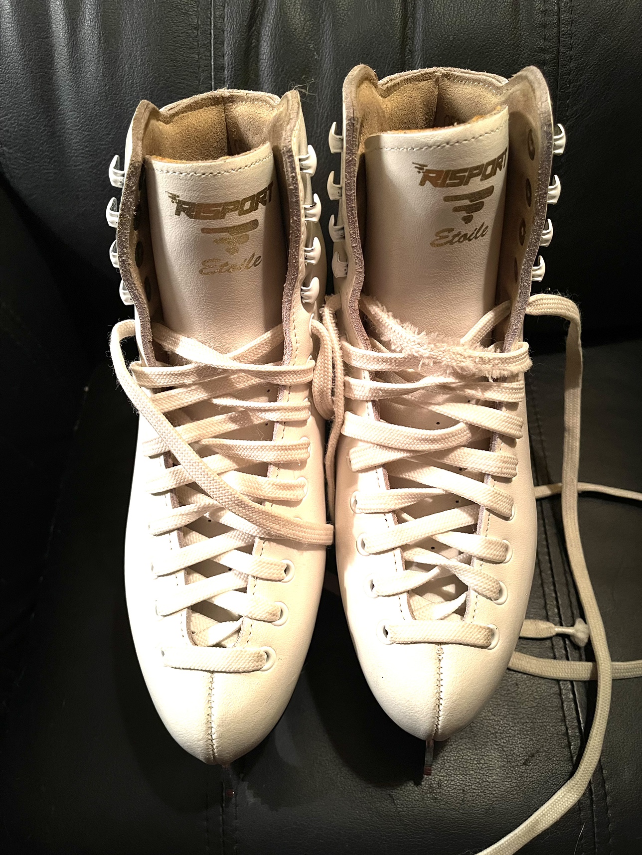 Women's Risport Etoile figure skates size 37 image indicator(2)