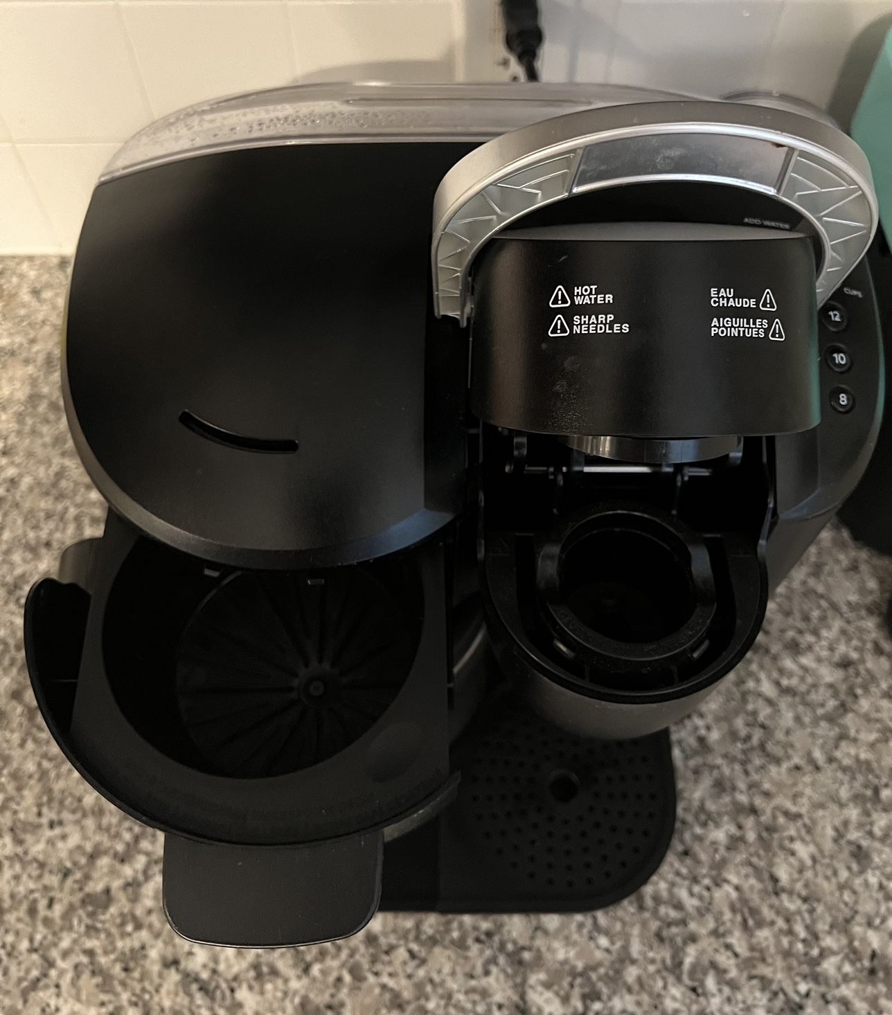 Almost new Keurig machine with FREE coffee pods - photo 2