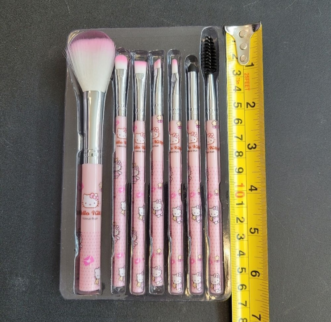 Brand New Hello Kitty Set Of 7 Makeup Brushes image indicator(6)