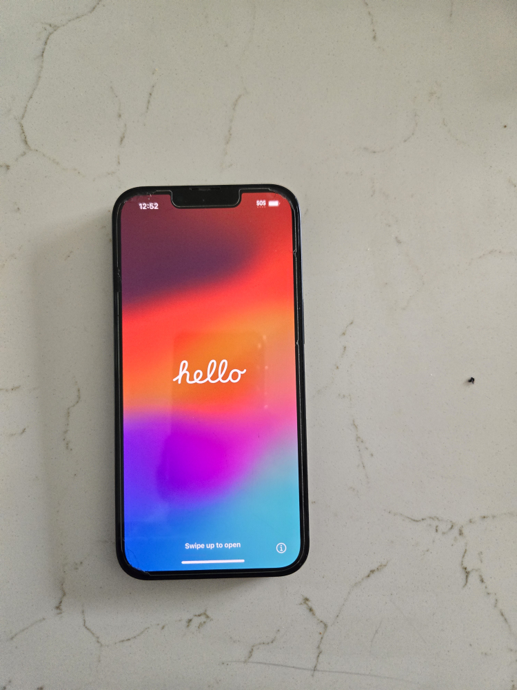 iPhone 13 - photo 2
