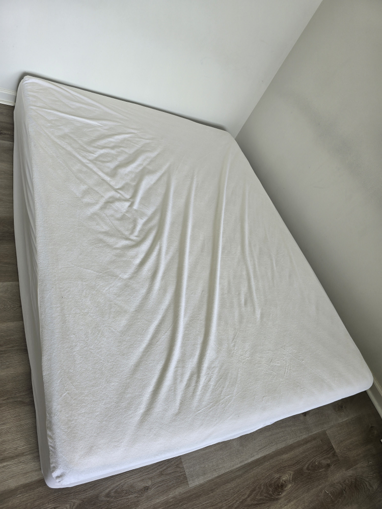 Complete bed! Ikea frame "Brimnes" and queen mattress image indicator(3)