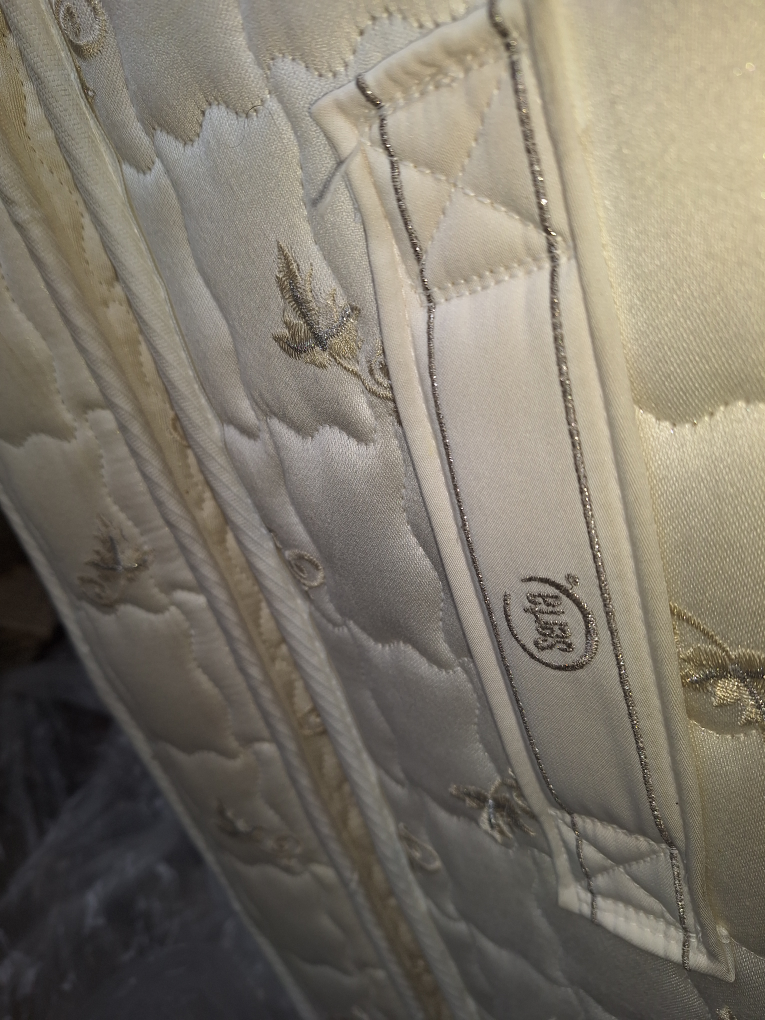 sealy queen size matress (box springs included) thumbnail