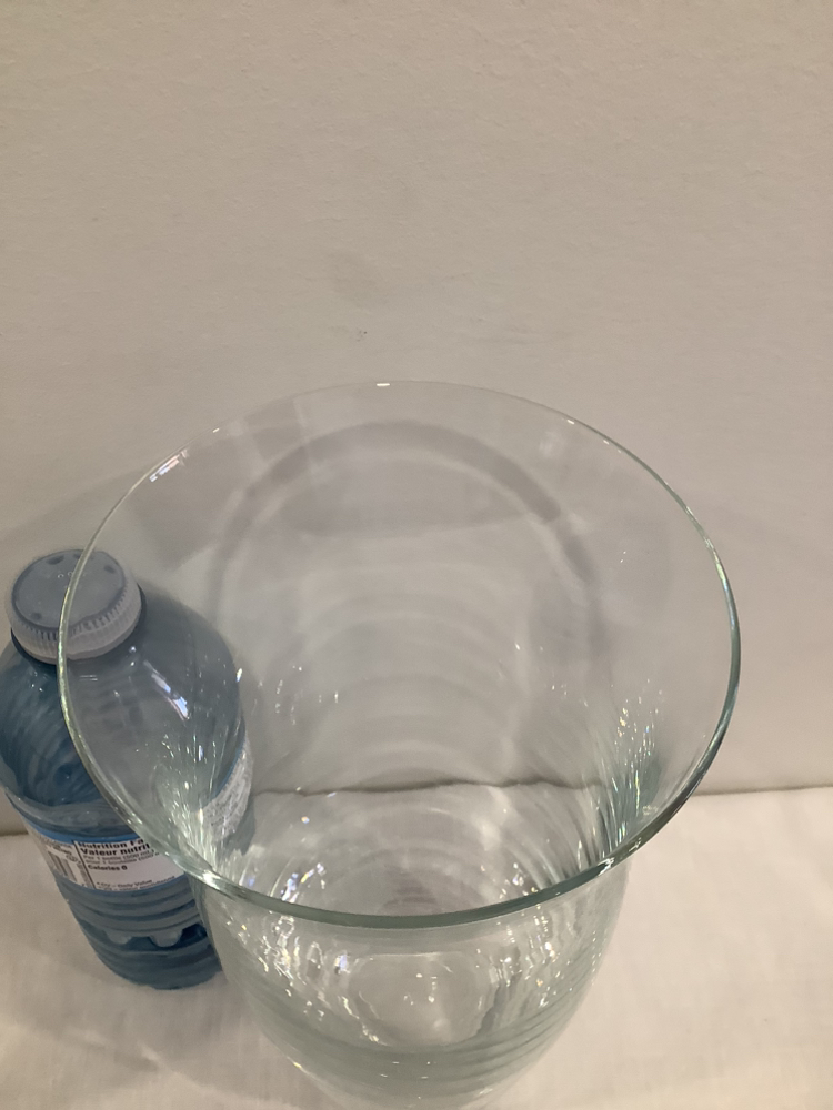 ❤️ Clear Crystal Vases, $10 each or take both $15 image indicator(5)