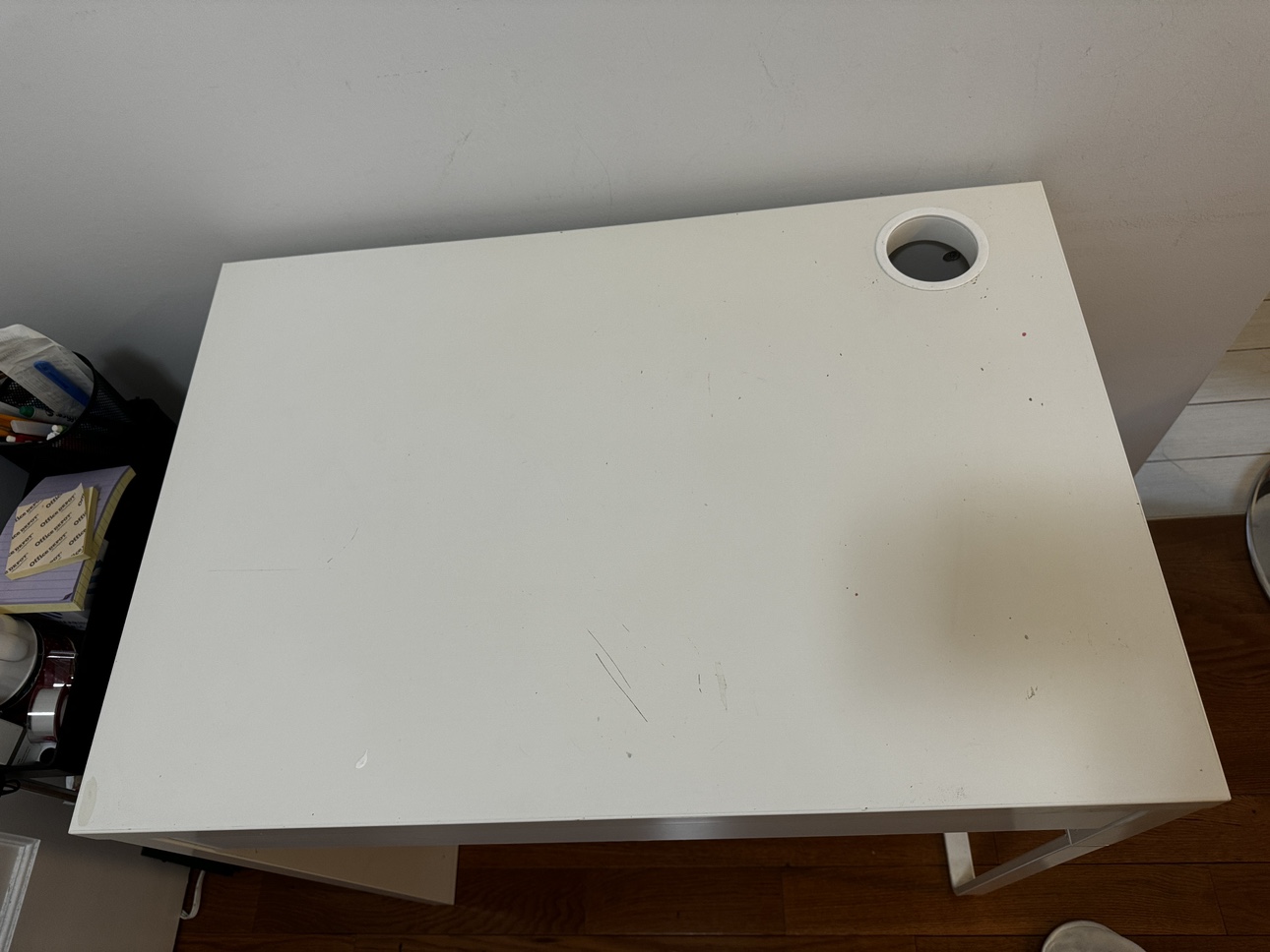 Desk - photo 3