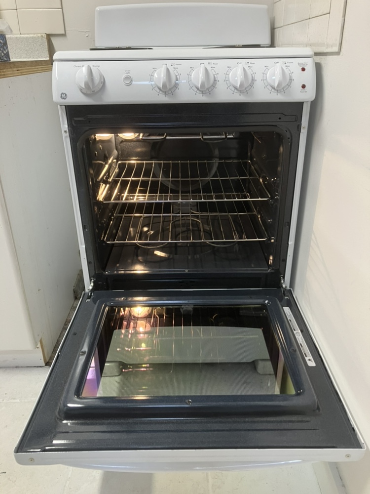 GE 24” Stove (like new) - photo 2
