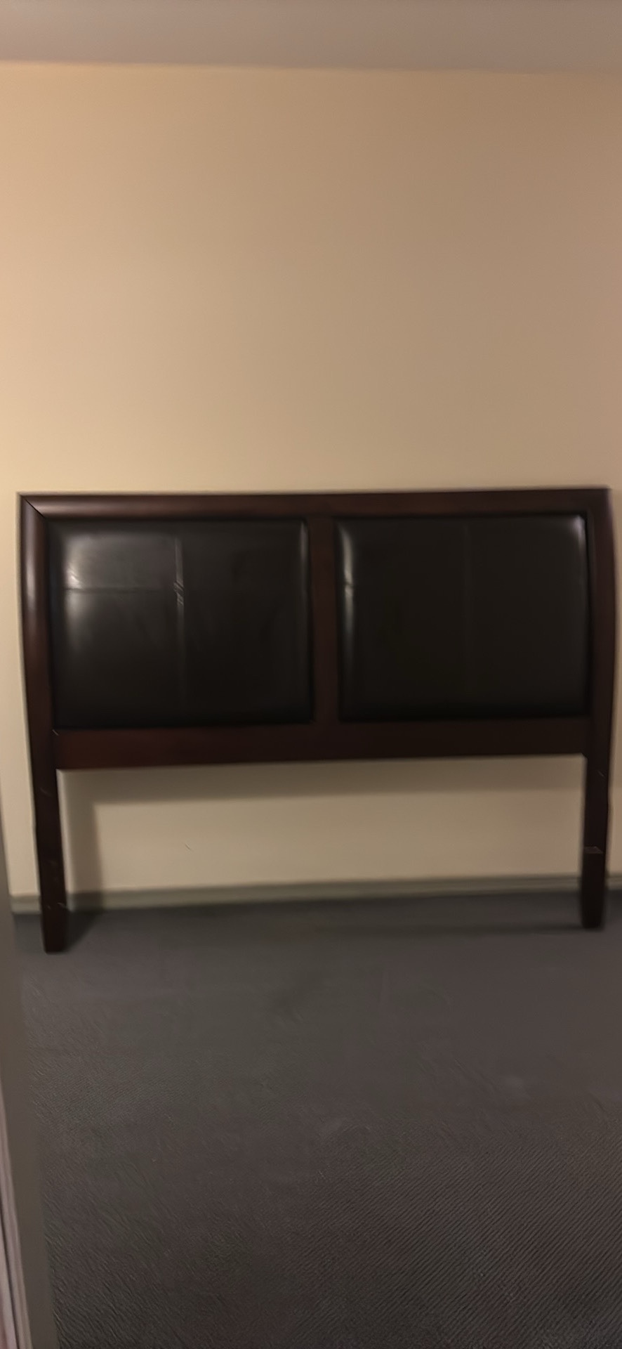 Queen head board good wood and leather thumbnail