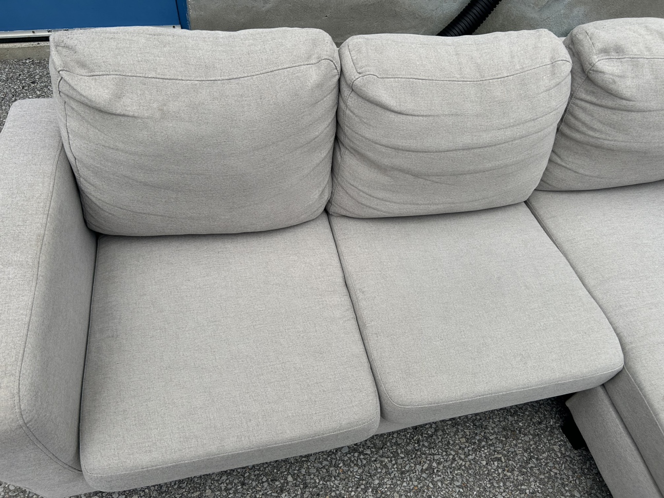 FREE DELIVERY• GREY SECTIONAL COUCH / SOFA w/ REVERSIBLE CHAISE - photo 4
