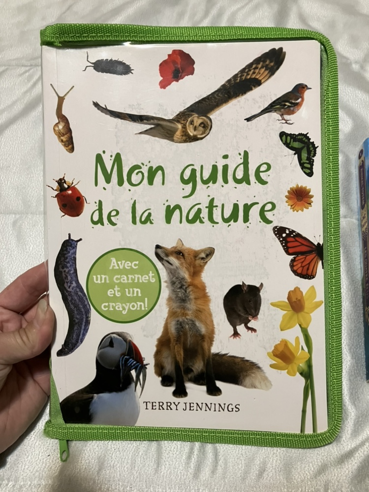 Couple French Books. Educational and one for preteen. thumbnail