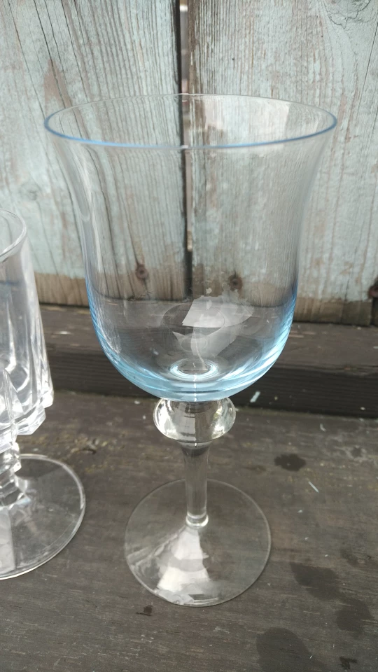 Wine Glasses image indicator(2)