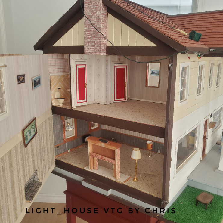 Exquisite Handmade Dollhouse: A Unique Vintage Treasure - photo 3