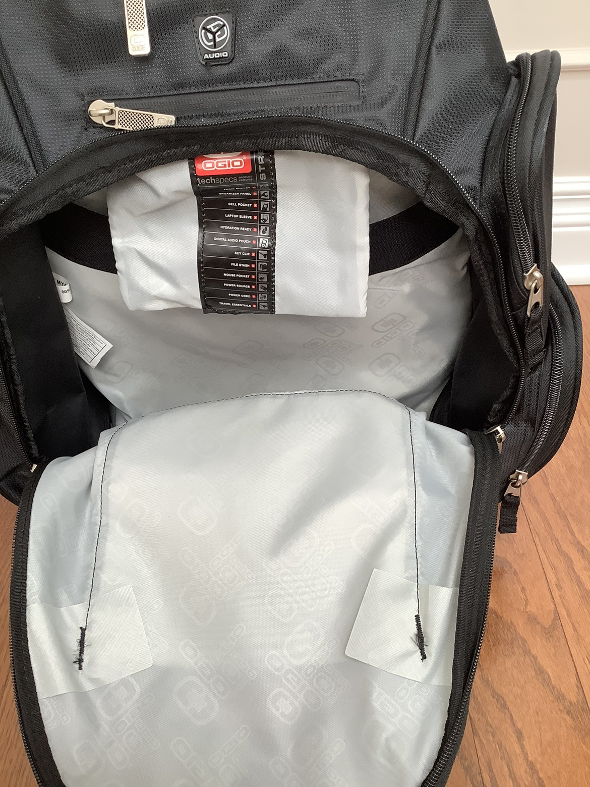 Ogio Laptop backpack weekender image indicator(5)