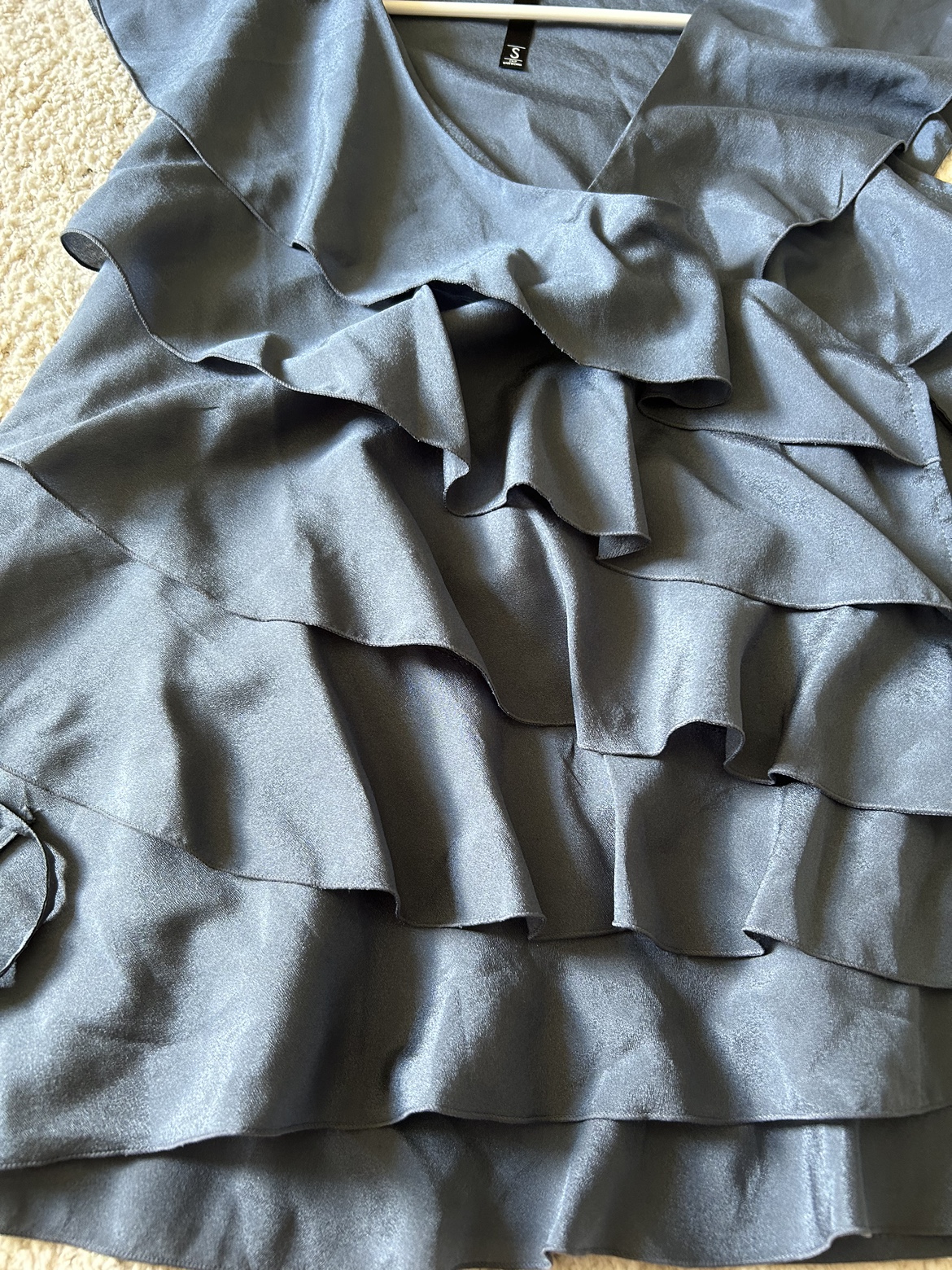 Brand new Satin silk ruffled wrap top - size Small - photo 2