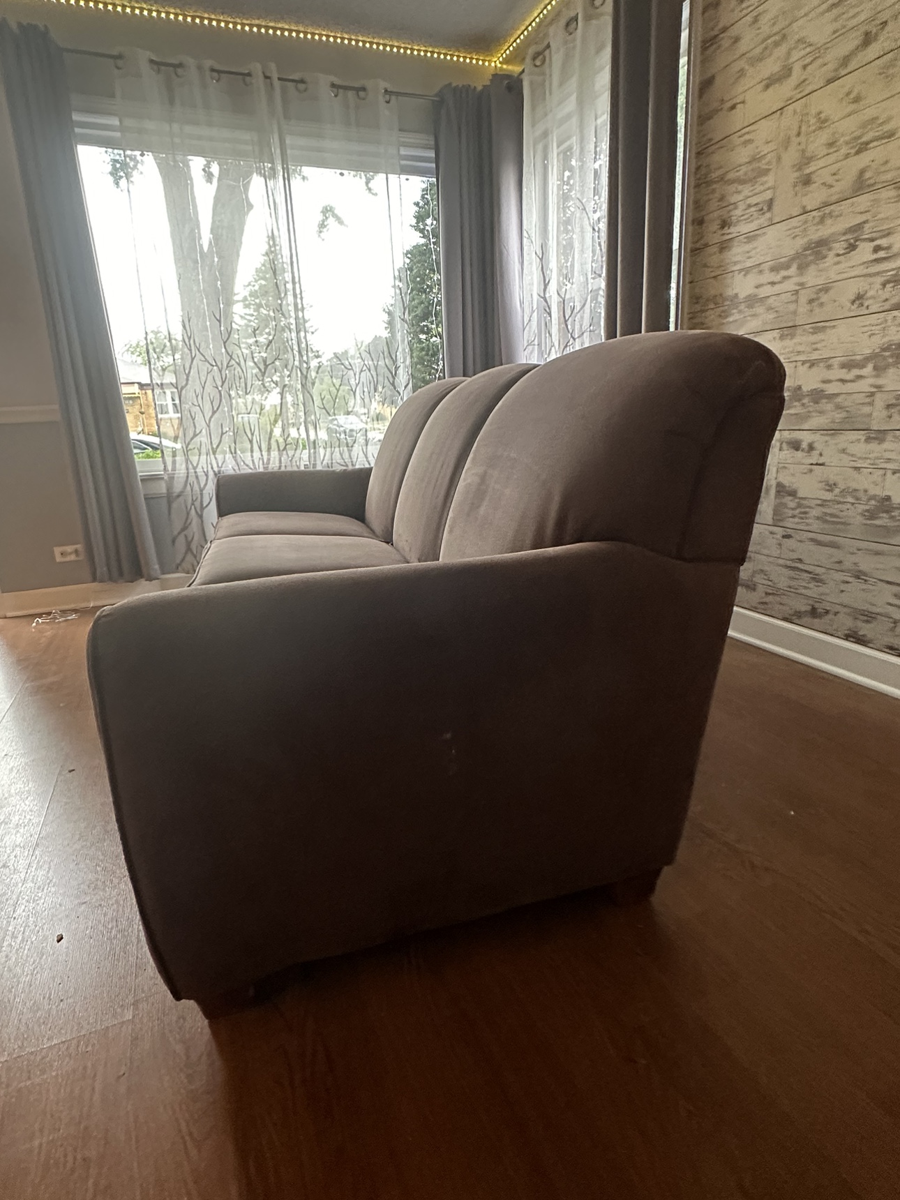 Couch - photo 3