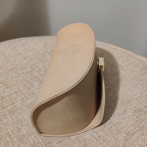 Large authentic sunglasses leather case cream colour image indicator(4)