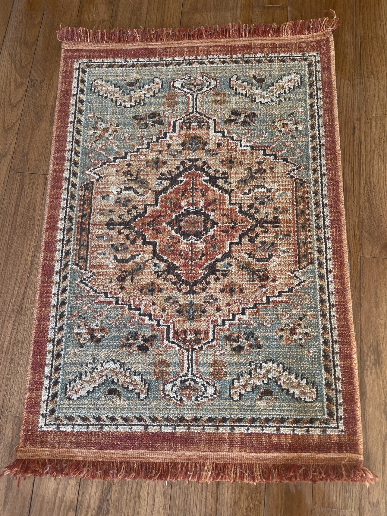 Rug 2’x3’ red