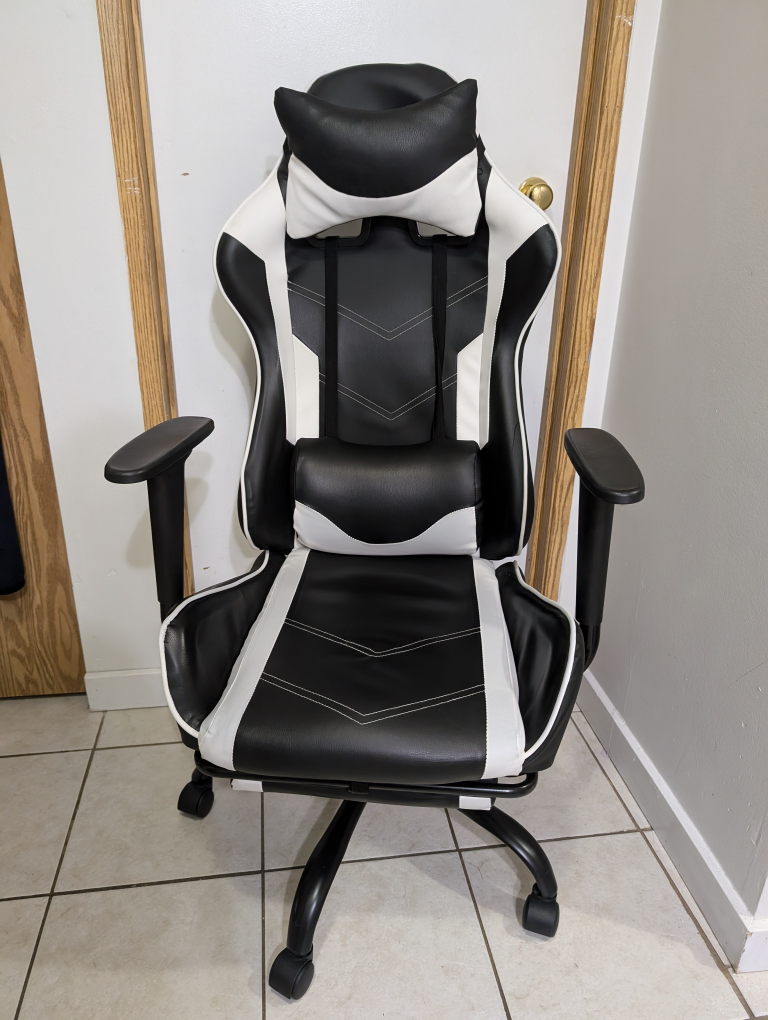 Reclining Gaming Chair with footrest
