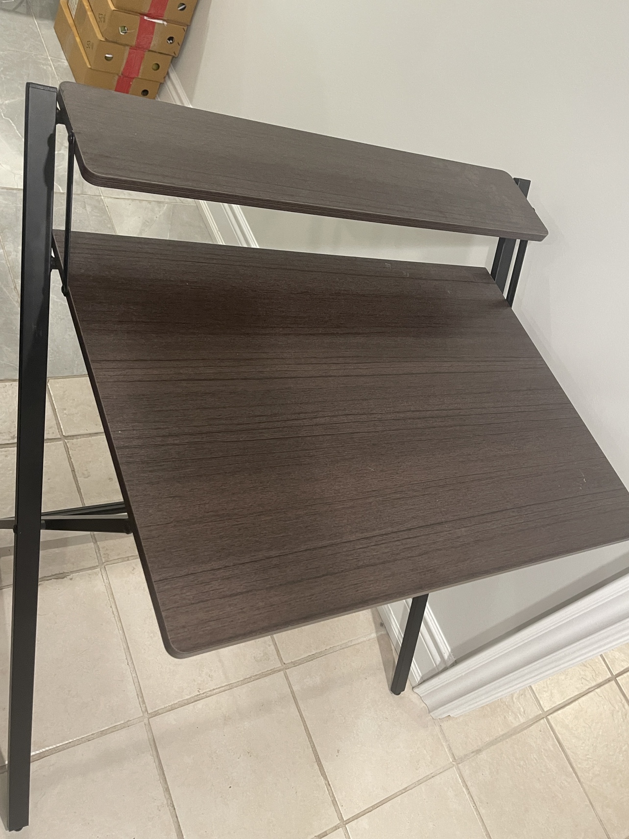 Desk - photo 2