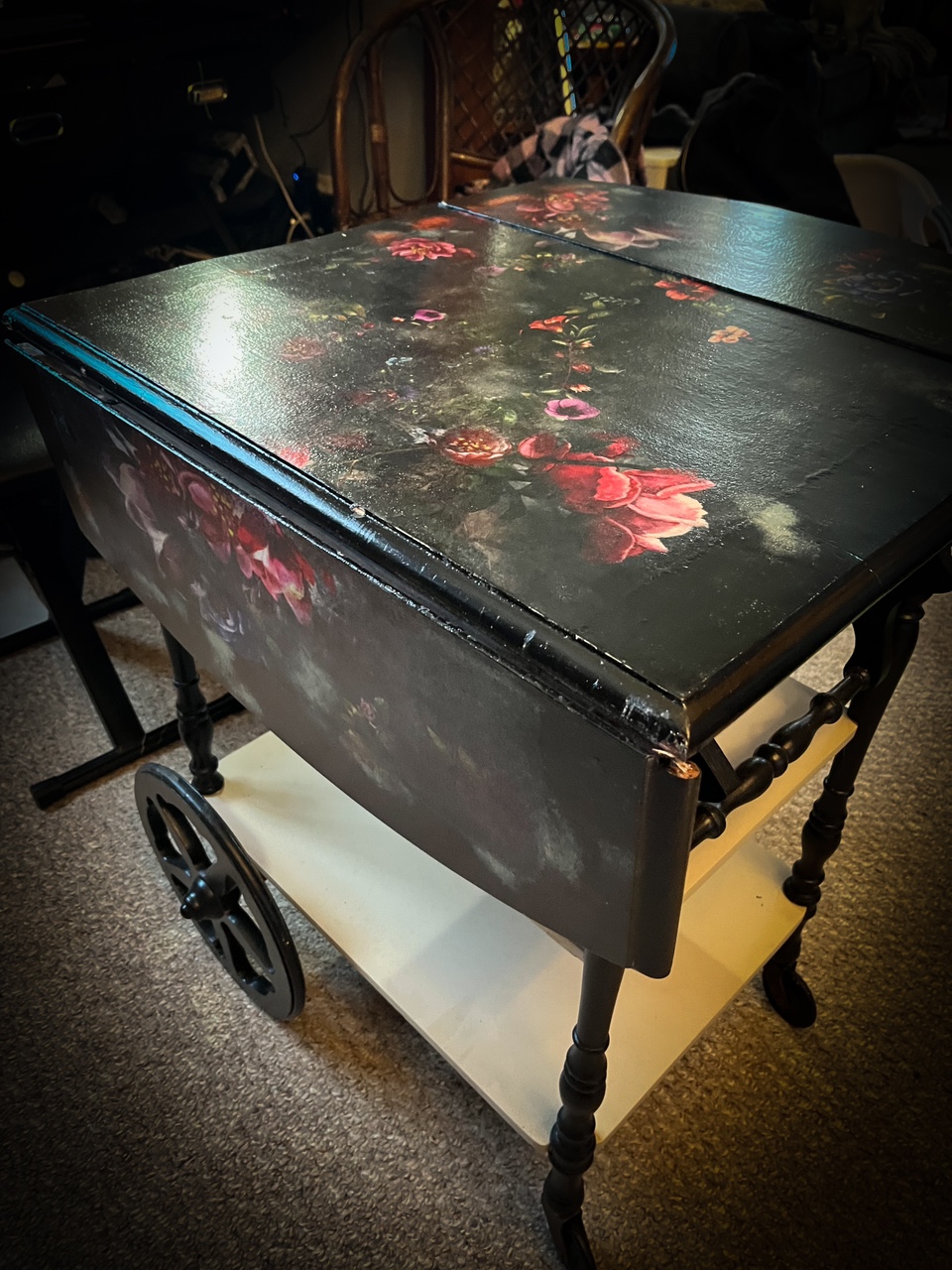 wooden tea cart. One of a kind! $65 OBO. Pick up in Tillsonburg - photo 2