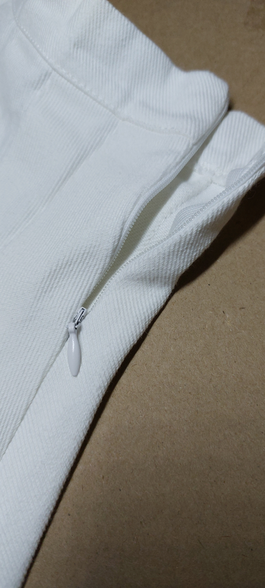 white pleated skirt image indicator(2)