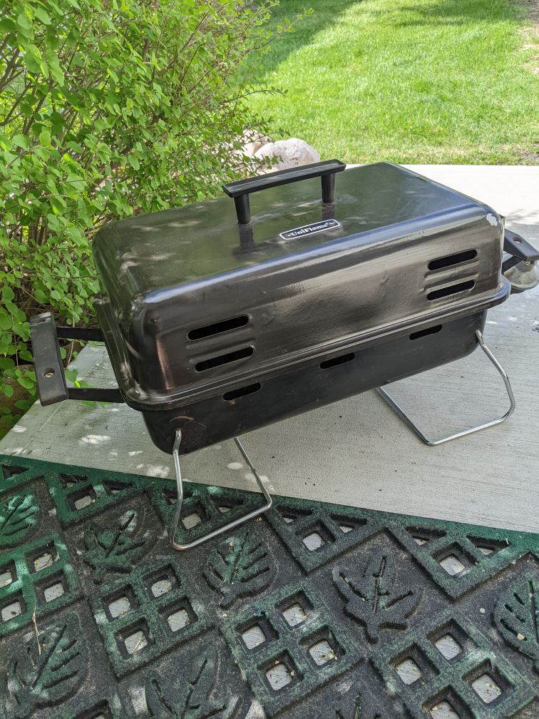 NOT SURE IF IT WORKS $5 as is. camping propane bbq thumbnail