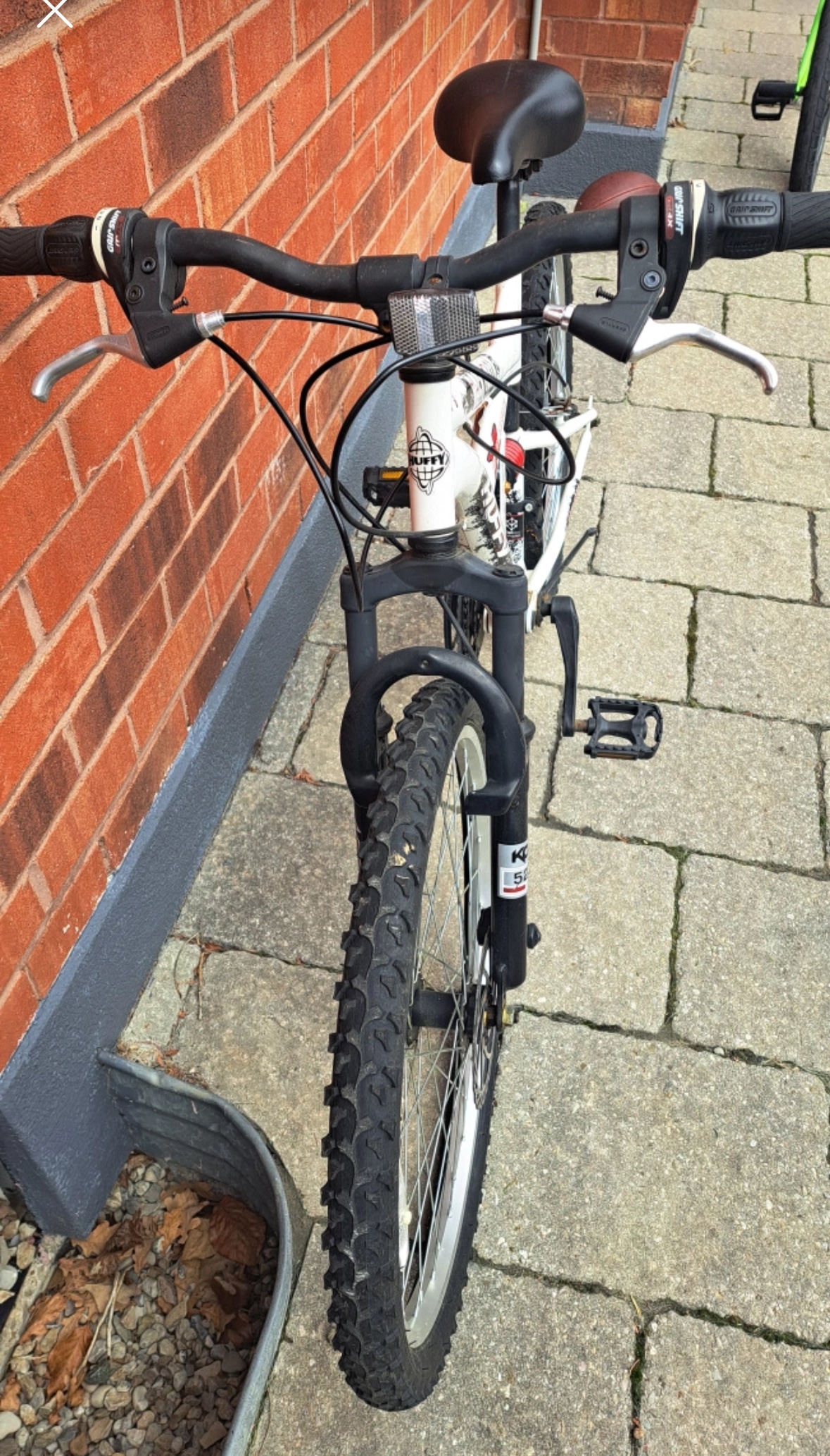 White Huffy 18 speed mountain bike - photo 3