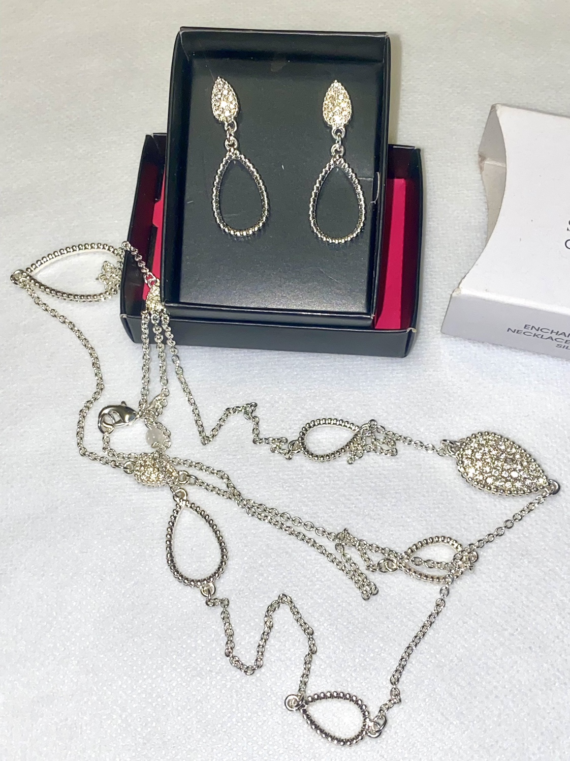 Avon set. Brand new image indicator(4)