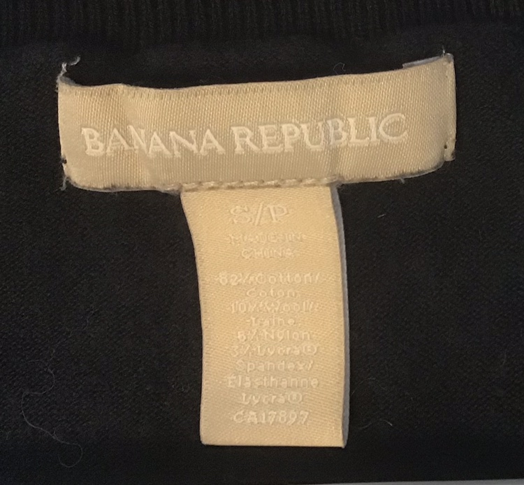 ✨✨Banana Republic Blue/Cream Sweater image indicator(2)