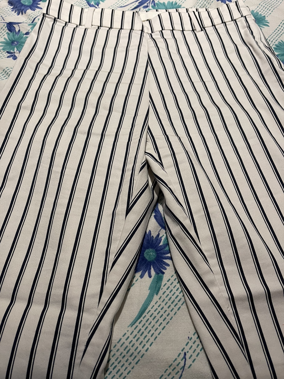 White stripes trousers🥕 thumbnail