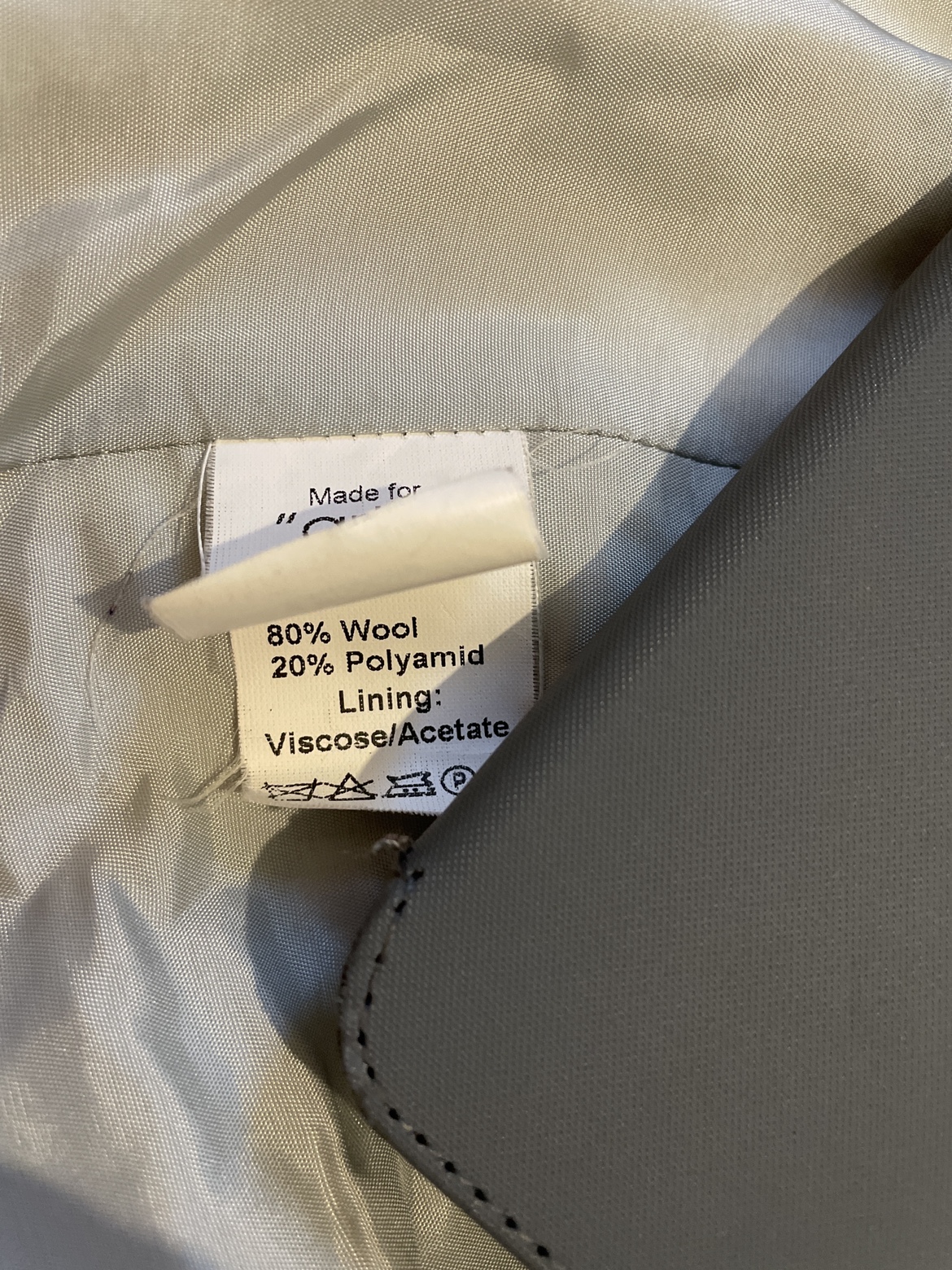 Cream color fall designer coat. image indicator(5)