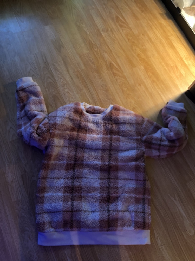 Super cute pink fuzzy sweater #FREECYCLE thumbnail