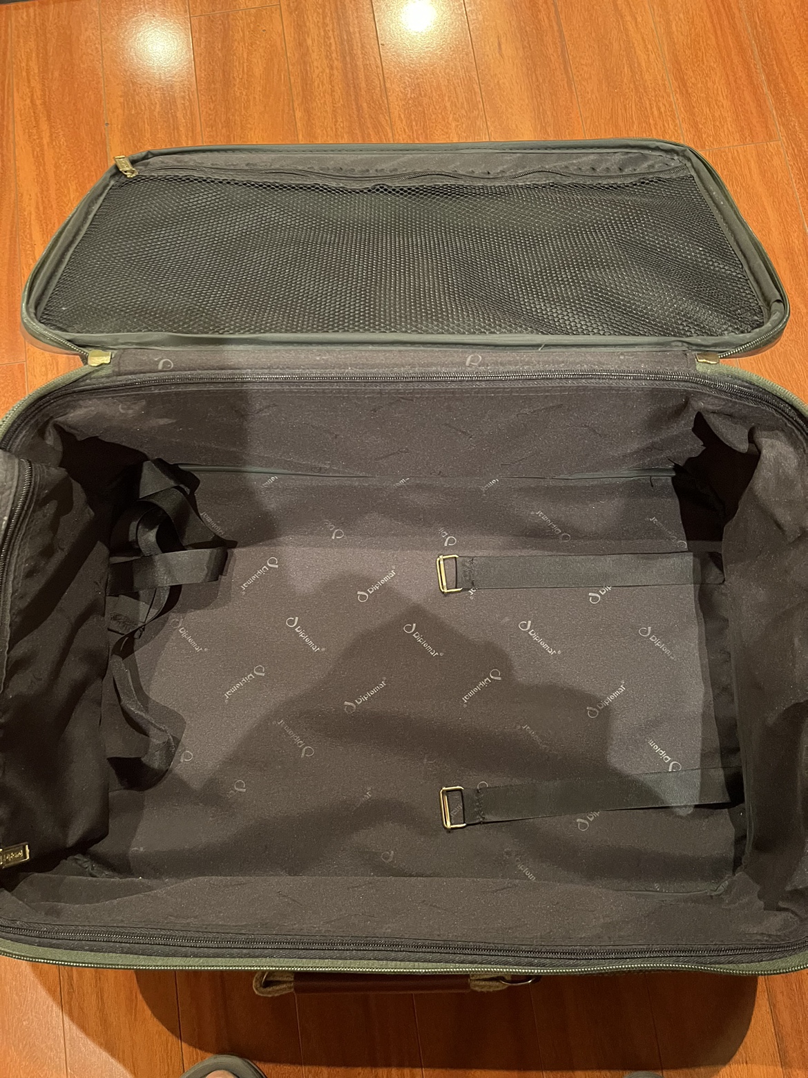 Carry on luggage - photo 2