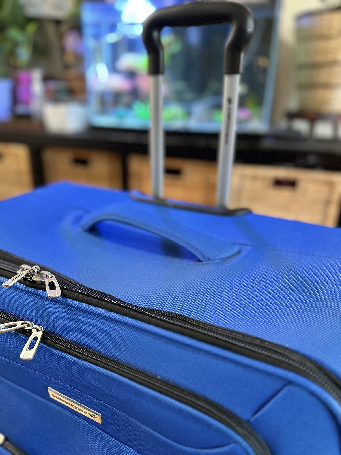 Large Blue 4 Wheeler Lightweight Check In Luggage - photo 5