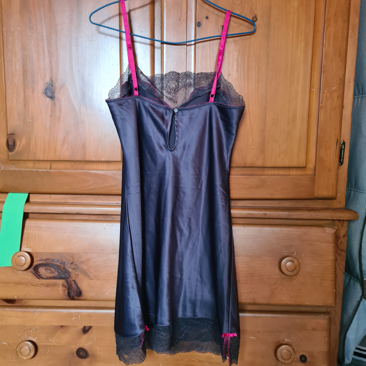 Grey lace nightdress with pink straps Darjeeling image indicator(4)