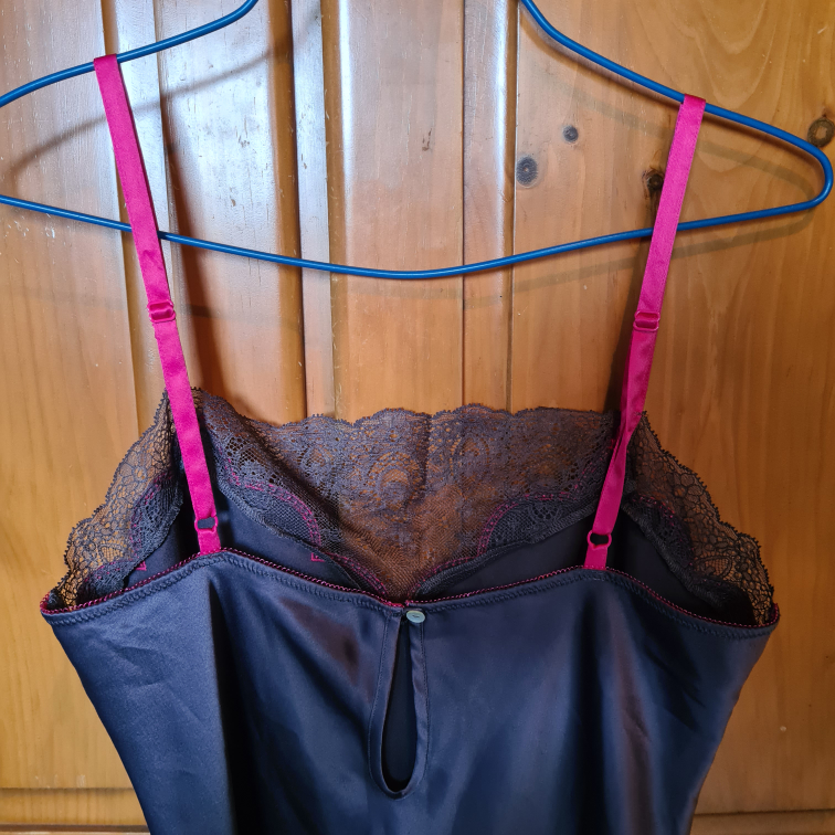 Grey lace nightdress with pink straps Darjeeling image indicator(5)